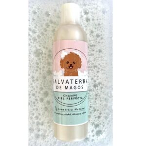 champu-piel-perfecta-de-salvaterra-de-magos.-cosmetica-especialmente-creada-pensada-en-las-necesidades-del-caniche.-min