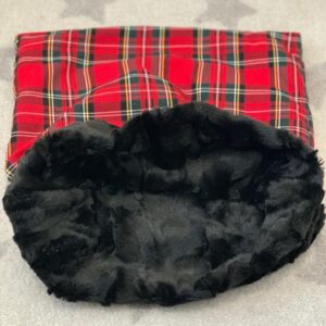 Saco comodo de invierno de cuadros escoceses. Especial para perros de talla pequeña. Criadores de caniches toy, caniches mini toy y cavalier