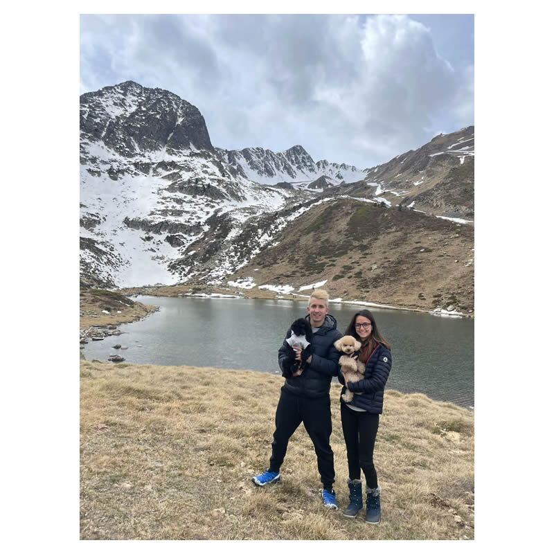 @nnnoelialitran y @edgargarciaegea con sus bebes Coco y Conga @nnnoelialitran y @edgargarciaegea con sus bebes Coco y Conga