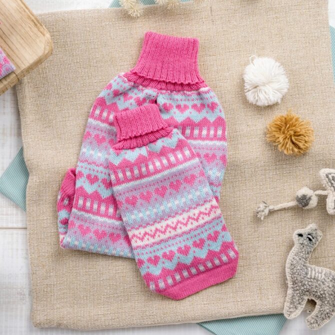 Jersey Bubble Gum de Alqo wasi. jersey comodo para caniche toy. ropa de invierno para caniche toy